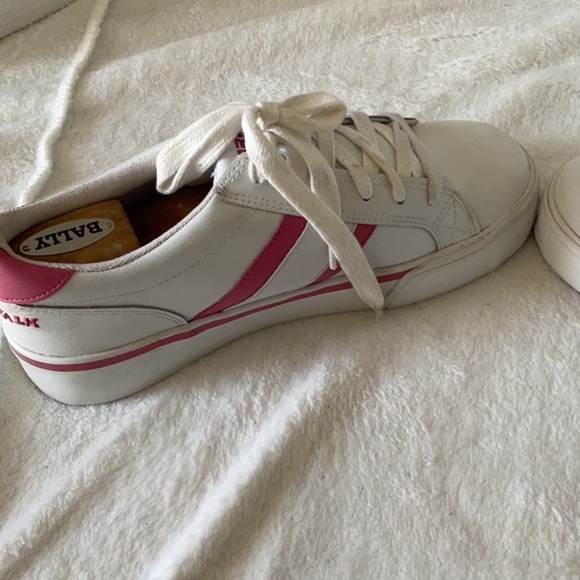 Airwalk White and Pink Sneakers Classic Tennis Style - Picture 4 of 5